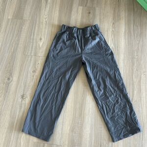 Lululemon grey cropped pants